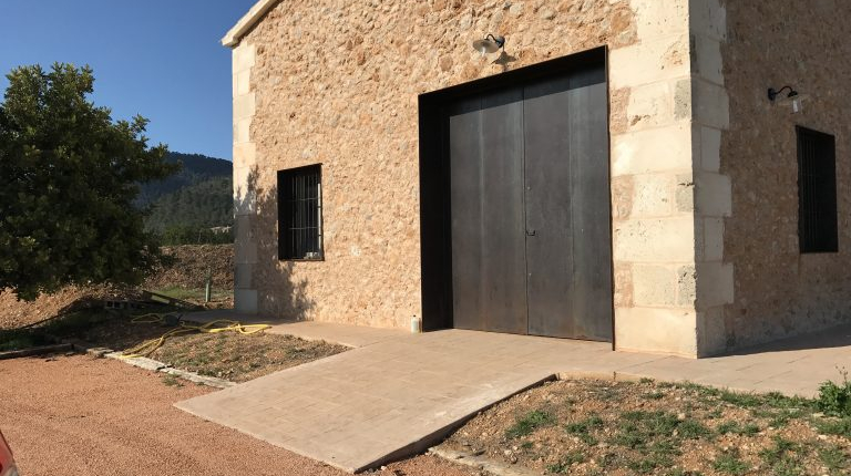 Imagen exterior la almazara